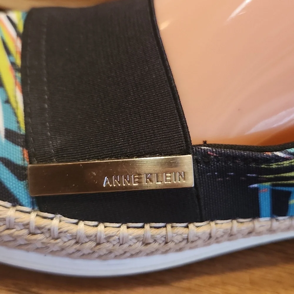Anne Klein Zilya Espadrille Tropical Palms Size 8